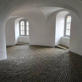 Glarmester Due laver alt fra badeværelser til reparationer i Rundetårn