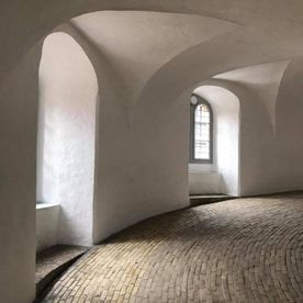 Glarmester Due laver alt fra badeværelser til reparationer i Rundetårn